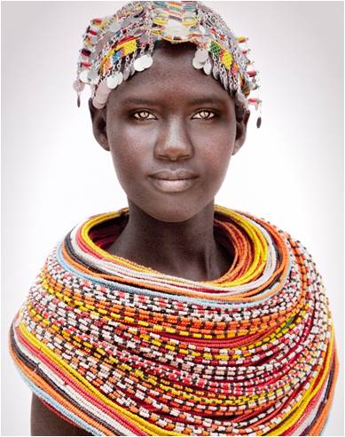 Samburu meisje uit Kenia. Fotograaf: Mario Gerth.