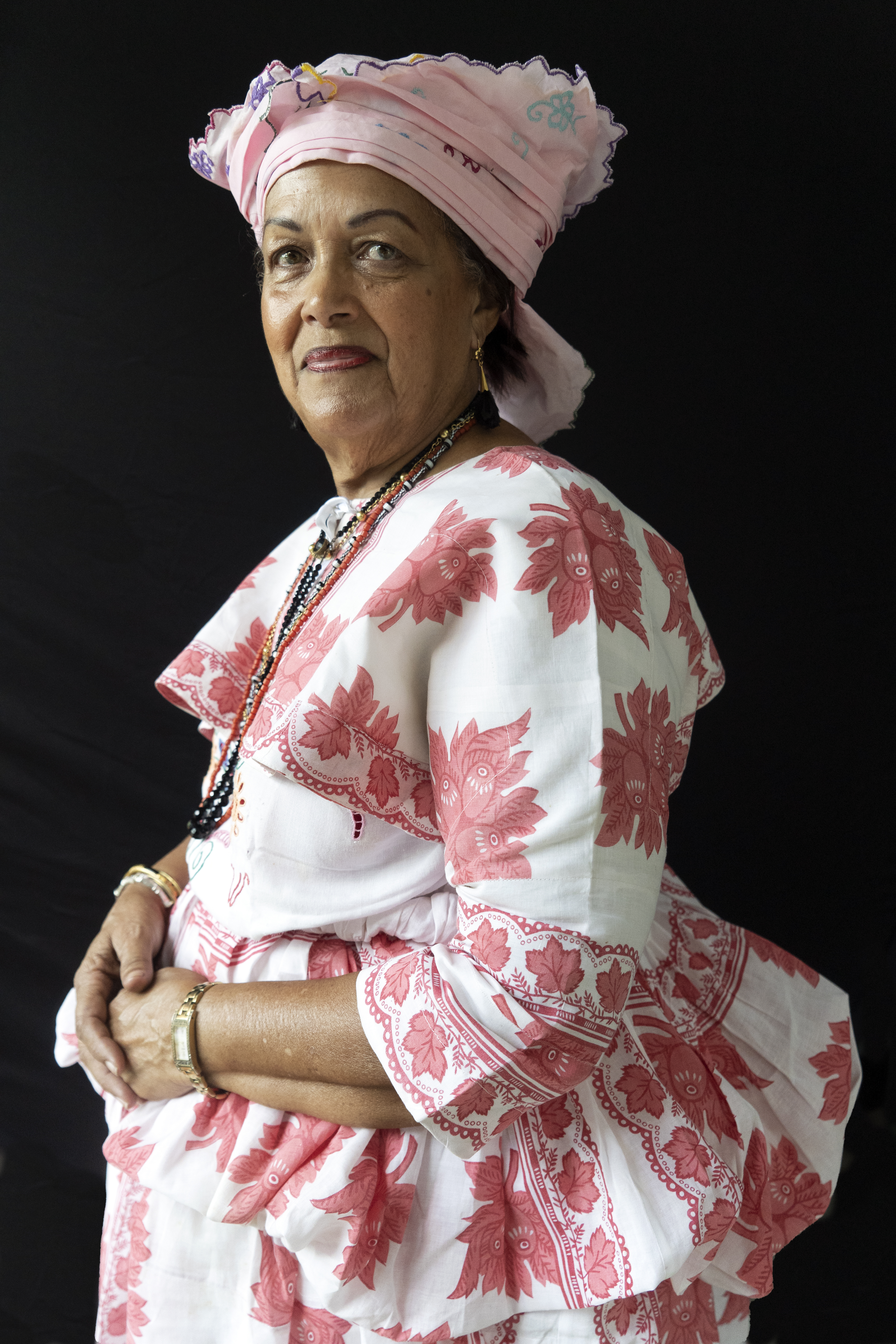 Christine van Russel-Henar, directeur van het Koto-museum in Paramaribo in koto. Foto: Het Klederdrachtmuseum, Amsterdam