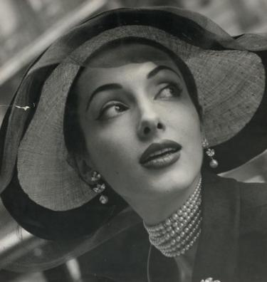 vrouw met hoed van Max Heijmans, 1951