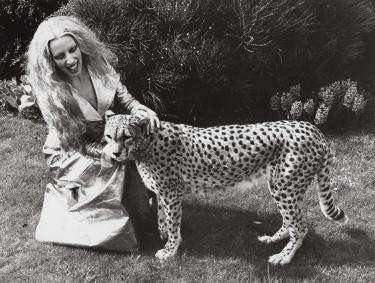 Mathilde Willink met luipaard