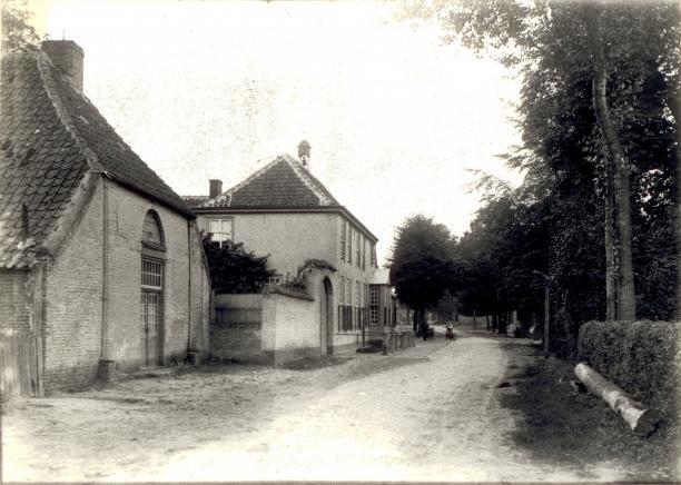 Afbeelding 6: Het huis van Samuel en Wilhelmina Jacoba, de grootouders van Alida in Son, 1890. Foto met dank aan Heemkundekring Son en Breugel