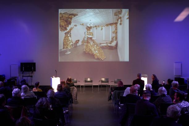 Designing adornment, questioning beauty, Auditorium Stedelijk Museum Amsterdam 2021, Stedelijk Museum Amsterdam, Bron: Stedelijk Museum Amsterdam