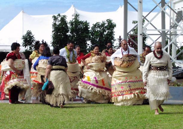 2. Modemuze blog Inge Bosman. Fanny Wonu Veys, ‘Ceremonie op Tonga’ – foto Website